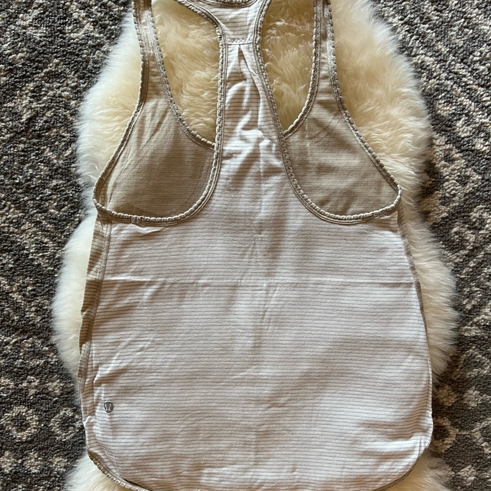 Lululemon two-toned tank